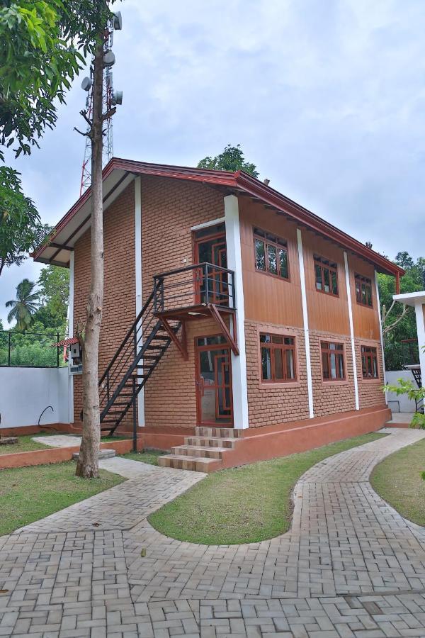 Tepraas Sigiriya Hotell Exteriör bild